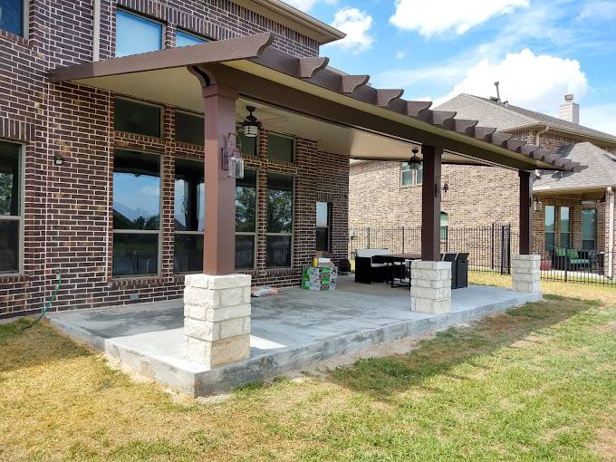 Alumawood Patio Cover in Katy, TX with pergola end custs and stone columns